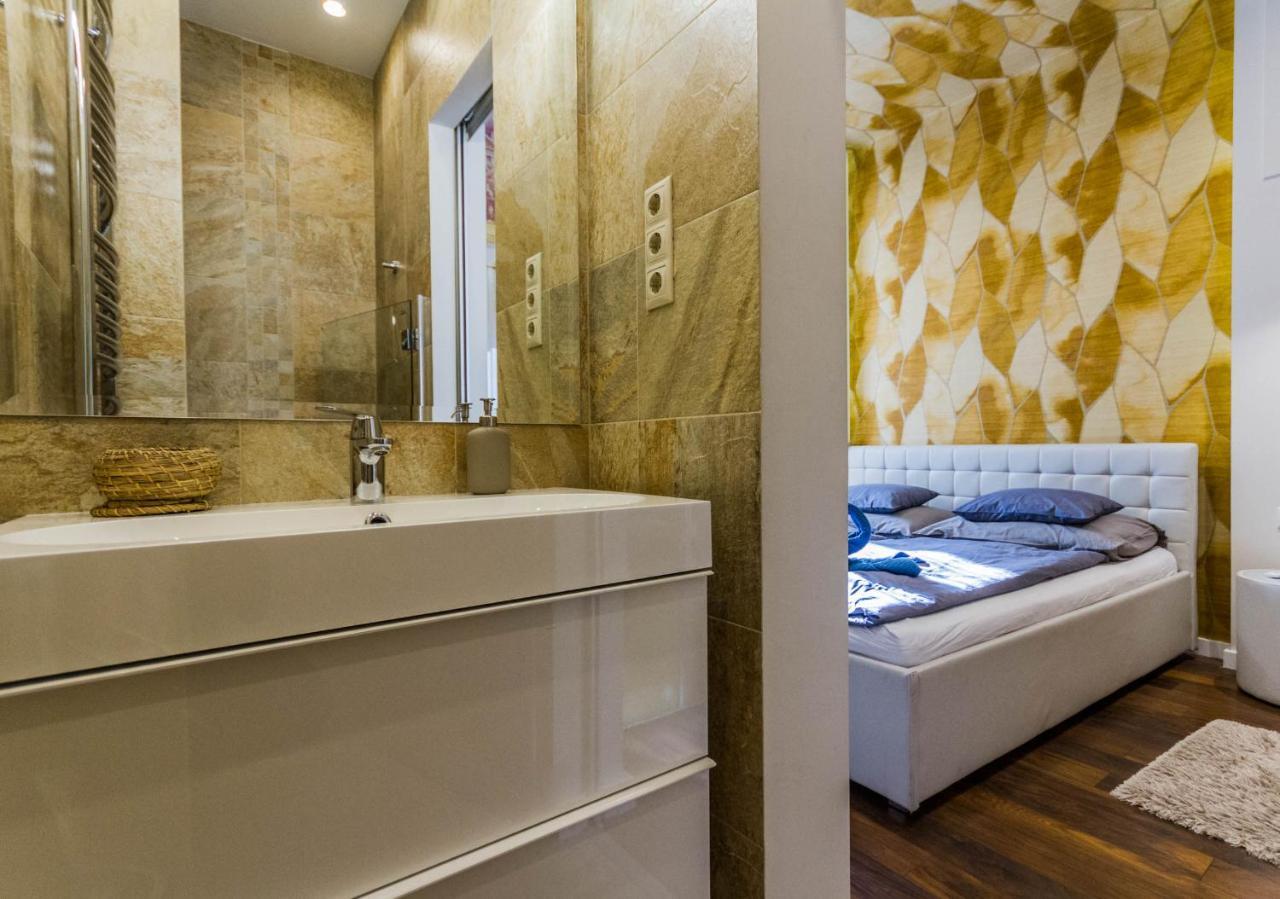 Chain Bridge Studio Apartment Budapest Eksteriør billede