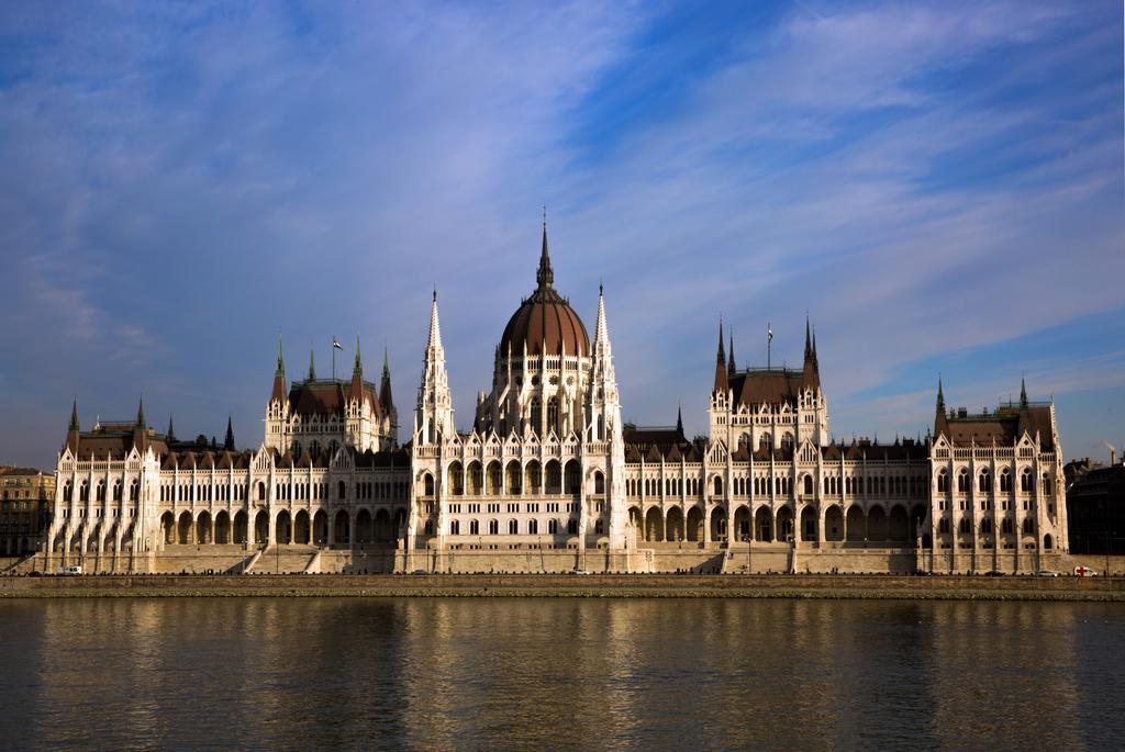 Chain Bridge Studio Apartment Budapest Eksteriør billede
